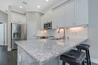 4063 Rocky Shores Dr in Tampa, FL - Building Photo - Building Photo