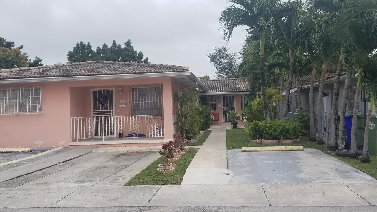 761-763 NW 23rd Ct in Miami, FL - Building Photo