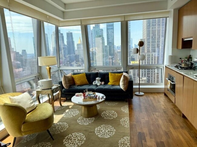400 5th Ave in New York, NY - Building Photo - Building Photo