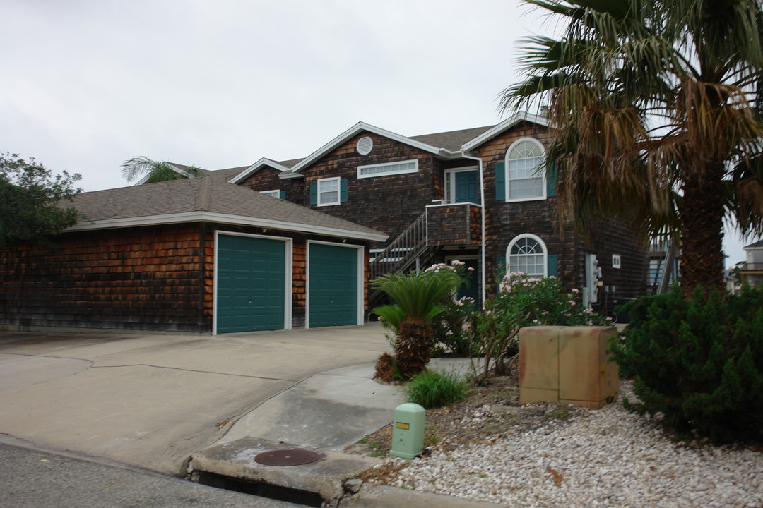 15318-A-15318-D Bonasse Ct in Corpus Christi, TX - Building Photo