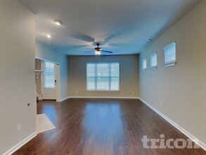 1080 Paddock Park Cir in Gallatin, TN - Foto de edificio - Building Photo