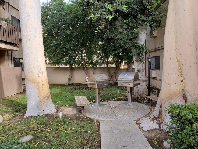 17900 Sherman Way, Unit 302 in Reseda, CA - Building Photo - Building Photo