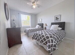 2080 Greenview Shores Blvd in Wellington, FL - Building Photo - Building Photo