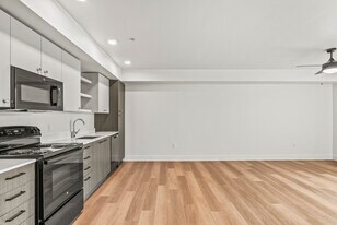 Vuela Apartments in Wilsonville, OR - Building Photo