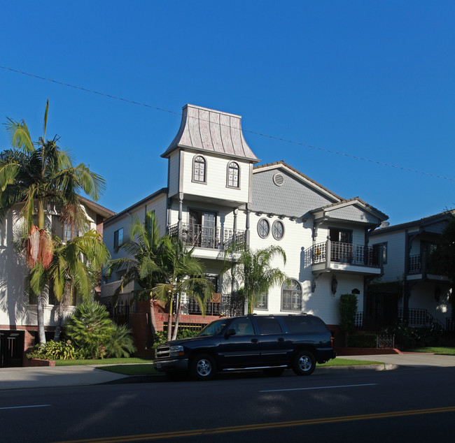 637 E Olive Ave in Burbank, CA - Building Photo - Building Photo