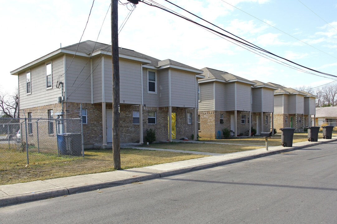 414 Harlan Ave in San Antonio, TX - Building Photo