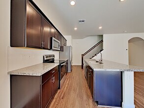 668 N Water St in Henderson, NV - Foto de edificio - Building Photo