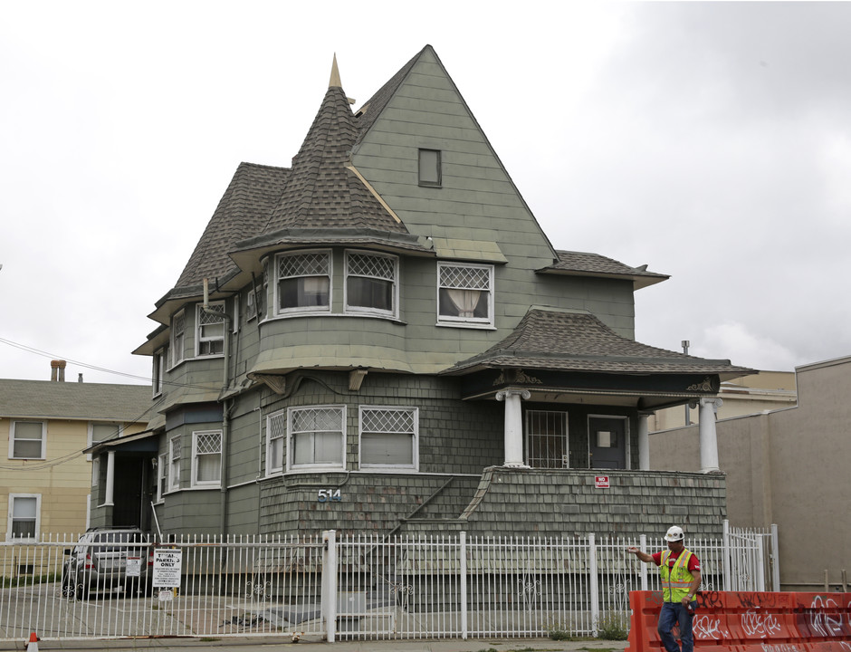 514-518 W MacArthur Blvd in Oakland, CA - Building Photo