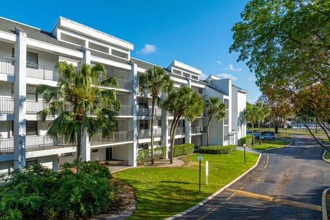 Fairways at Bonaventure in Weston, FL - Building Photo - Building Photo