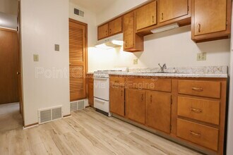 5828 Erskine St in Omaha, NE - Building Photo - Building Photo