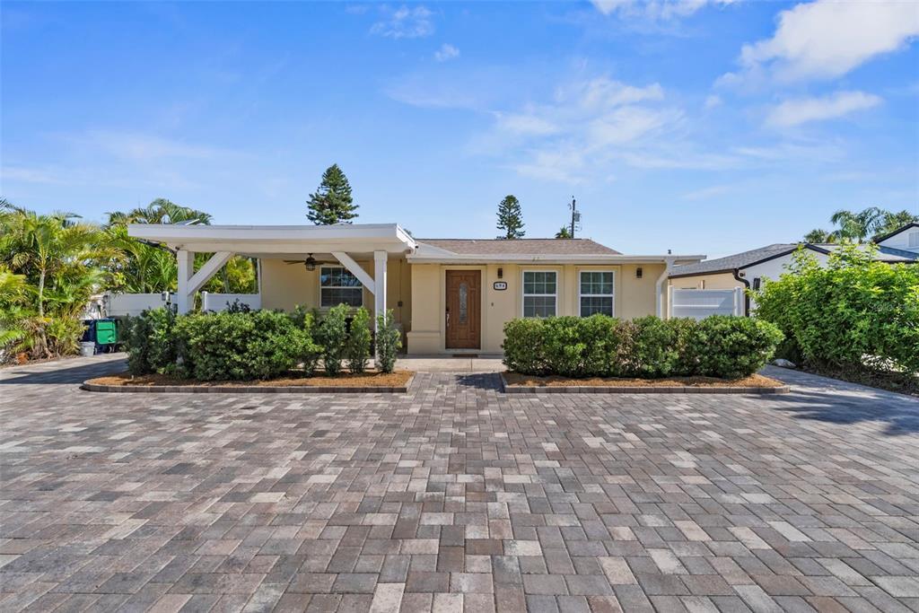 204 44th Ave in St Pete Beach, FL - Building Photo