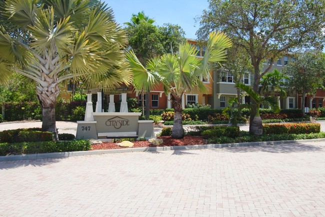 1730 Borrego Way-Unit -Unit 2 in West Palm Beach, FL - Building Photo - Building Photo