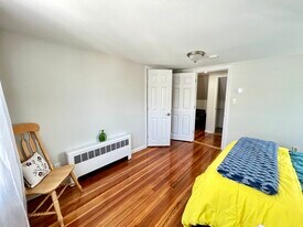 16 Lewis Ave, Unit 1-bedroom in Norwood, MA - Building Photo
