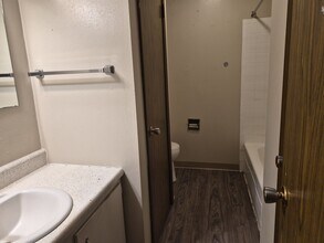 2140 Edgewood Rd NW in Cedar Rapids, IA - Building Photo - Building Photo