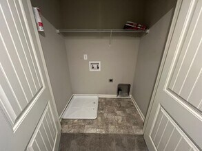 1051 Bradburn Village Dr in Nashville, TN - Building Photo - Building Photo