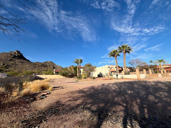 8332 N 16th St in Phoenix, AZ - Building Photo - Building Photo