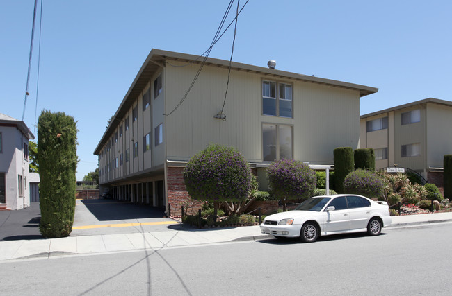 Catania Apartments in San Mateo, CA - Building Photo - Building Photo