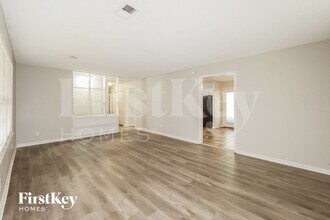 8728 Everett St in Raytown, MO - Building Photo - Building Photo