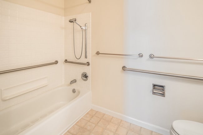 Admirals Cove in Anchorage, AK - Building Photo - Interior Photo