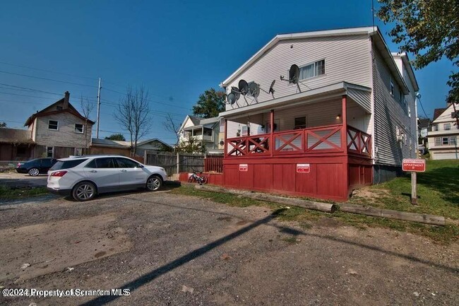 property at 1418 N Main Ave