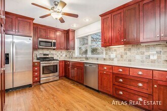 4412 W 77th Pl in Prairie Village, KS - Building Photo - Building Photo