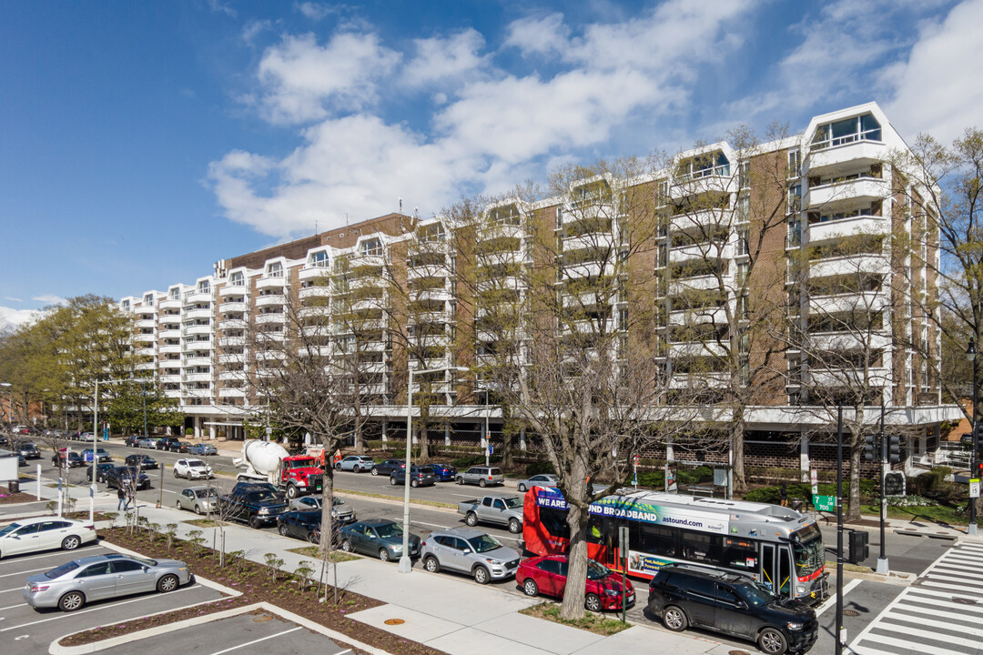 Town Square Towers in Washington, DC - Building Photo