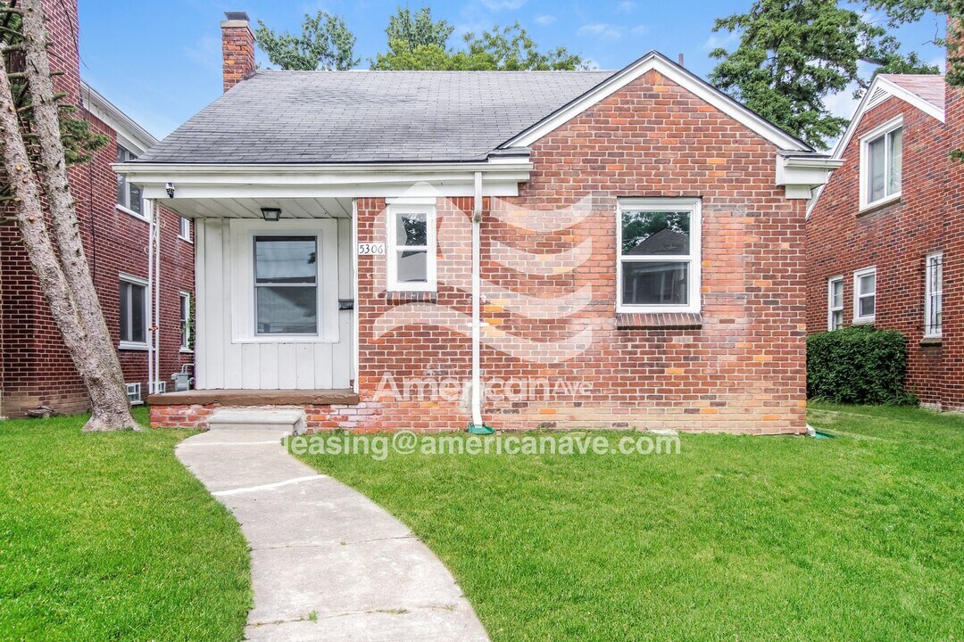 5306 Chatsworth St in Detroit, MI - Building Photo