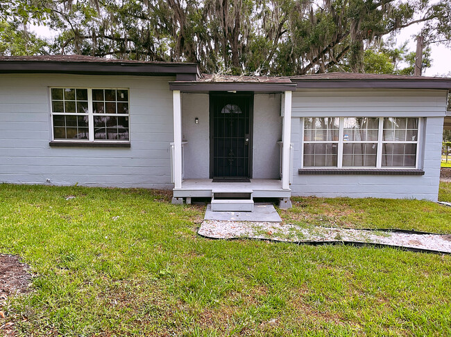 5636 Kennedy Hills Dr in Seffner, FL - Building Photo - Building Photo