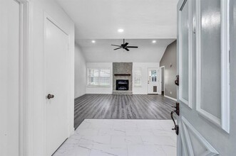 2402 Blue Mist Ct in Sugar Land, TX - Building Photo - Building Photo