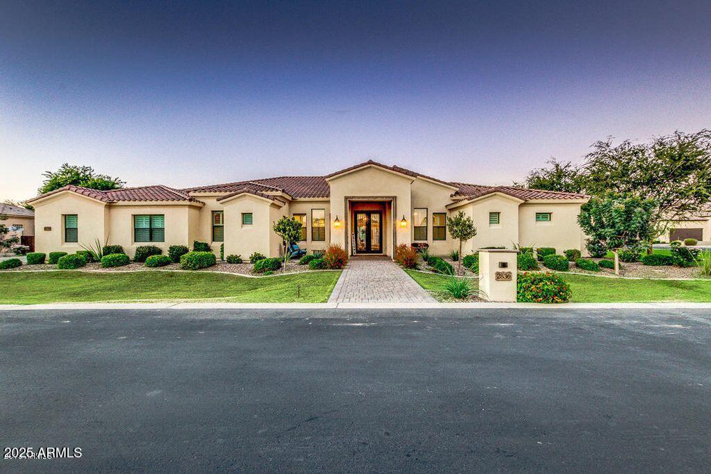 2836 E Carob Dr in Chandler, AZ - Building Photo