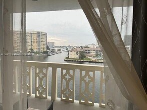 1817 S Ocean Dr in Hallandale Beach, FL - Building Photo - Building Photo