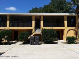 2394 Fox Hollow Dr in Titusville, FL - Building Photo