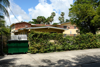 938-940 NW 8th Street Rd in Miami, FL - Building Photo - Building Photo