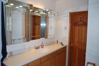 622 Nickey Way, Unit Upper in Ketchikan, AK - Building Photo - Building Photo