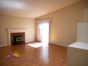 8636 Travary Way in Antelope, CA - Building Photo - Building Photo