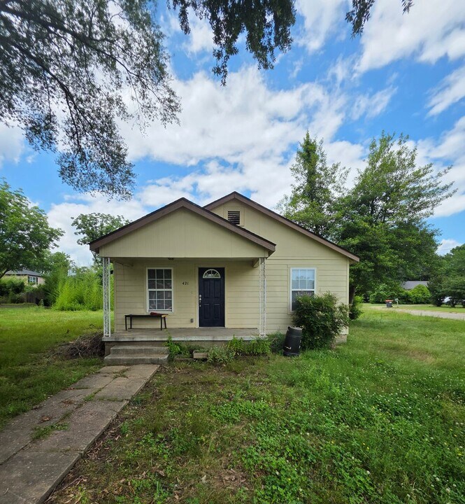 421 E F St in Russellville, AR - Building Photo