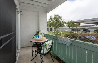 Seawind Seniors Apartments in Oxnard, CA - Foto de edificio - Building Photo