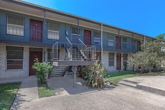 Bronco Apartments in San Antonio, TX - Foto de edificio - Building Photo