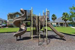 Avenues at Creekside in New Braunfels, TX - Building Photo