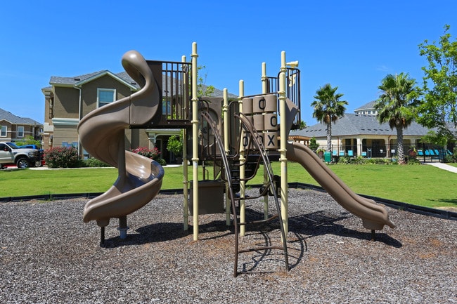 Avenues at Creekside