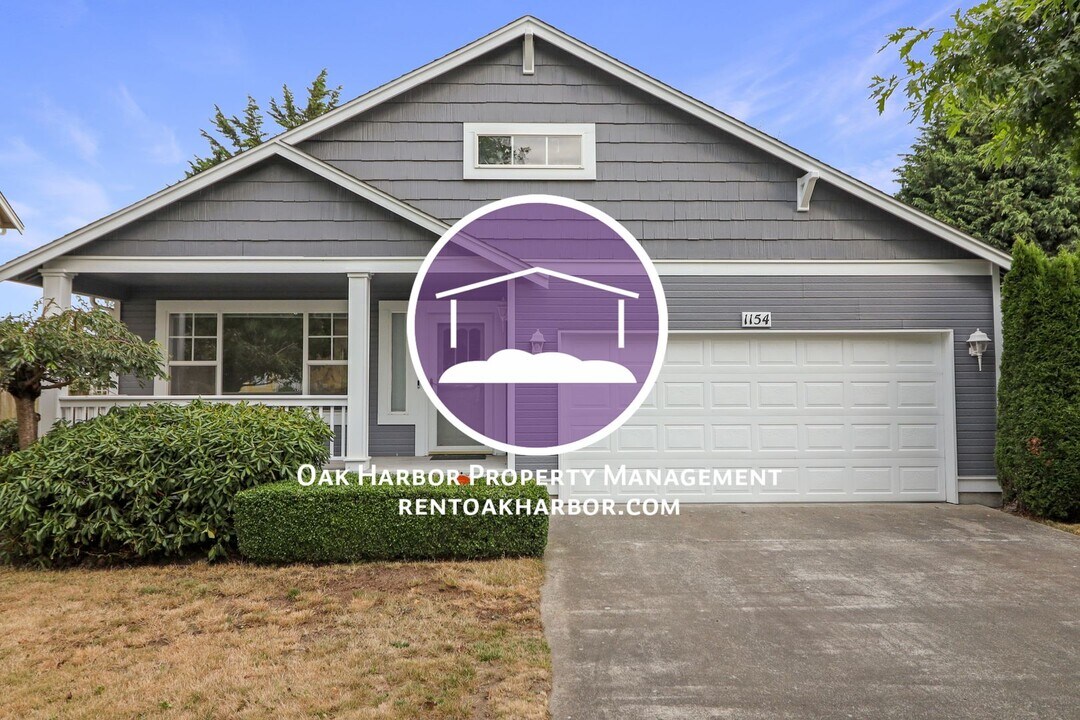 1154 SW Thornberry Dr in Oak Harbor, WA - Building Photo