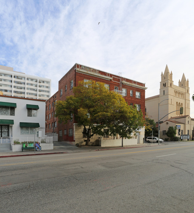 777 S Westmoreland Ave in Los Angeles, CA - Foto de edificio - Building Photo