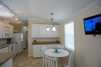 Red Oaks MH & RV Resort in Bushnell, FL - Building Photo - Interior Photo