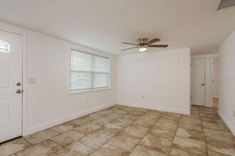 4233 Belle Isle Ct in New Port Richey, FL - Building Photo - Building Photo