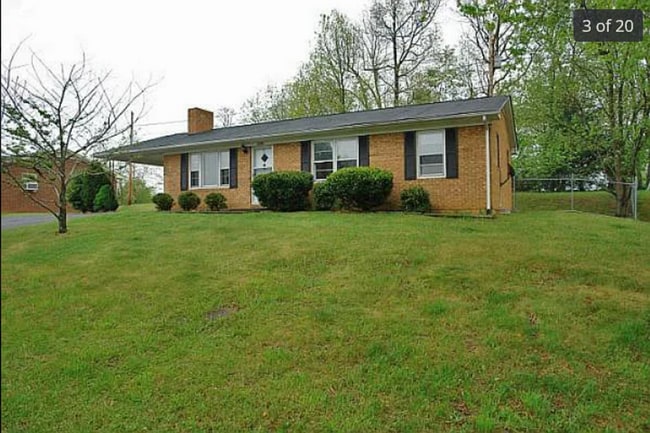 2285 Giles Dr SE in Christiansburg, VA - Building Photo - Building Photo