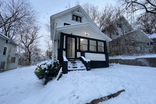 property at 712 Roselle Ave