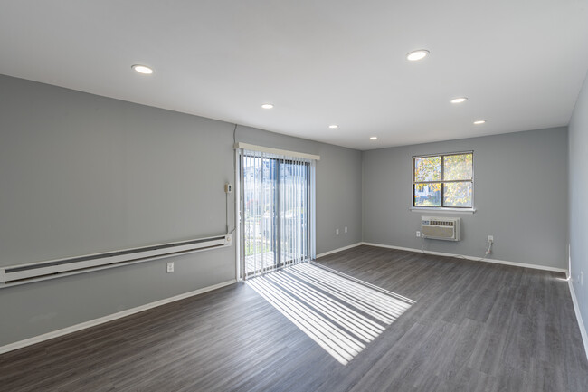 Washington Woods in Lansdowne, PA - Building Photo - Interior Photo