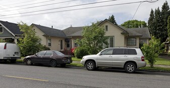 3602-3614 SE Stark St in Portland, OR - Building Photo