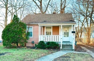221 Flowerdale St in Ferndale, MI - Building Photo