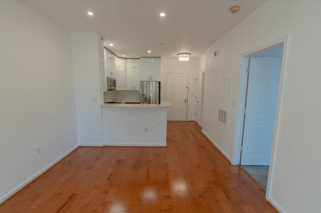 1645 International Dr, Unit #308 in Tysons, VA - Building Photo - Building Photo